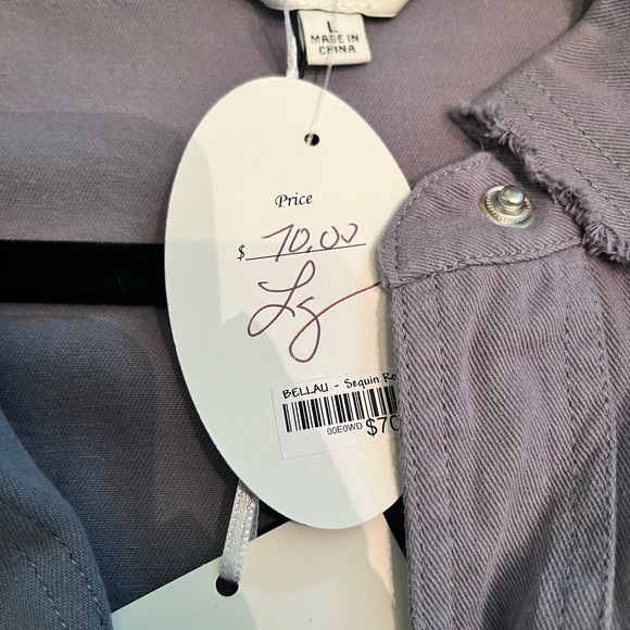 NWT Chambray/light denim top - Picture 3 of 4